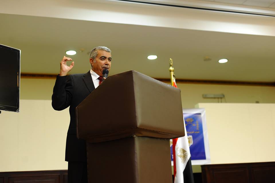 محافظ الأسكندرية يكرم الإعلامى السفير ” شاهرنورالدين – رئيس المنظمة ويسلمه درع المحافظة